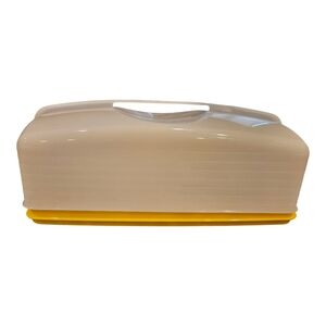 Tupperware Rectangle Cake or Cucake Taker Yellow